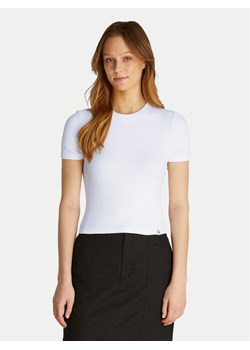 Calvin Klein Jeans T-Shirt J20J225239 Biały Slim Fit ze sklepu MODIVO w kategorii Bluzki damskie - zdjęcie 181056681