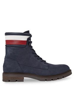 Tommy Hilfiger Trapery Corporate Hilfiger Nubuck Boot FM0FM04801 Niebieski ze sklepu MODIVO w kategorii Buty zimowe męskie - zdjęcie 181057041