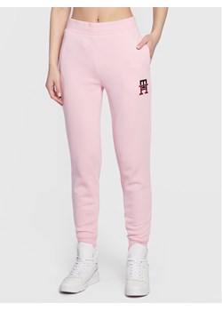 Tommy Hilfiger Spodnie dresowe Monogram Emb WW0WW37435 Różowy Regular Fit ze sklepu MODIVO w kategorii Spodnie damskie - zdjęcie 181057740