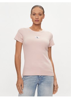 Calvin Klein Jeans T-Shirt J20J223358 Różowy Slim Fit ze sklepu MODIVO w kategorii Bluzki damskie - zdjęcie 181058260