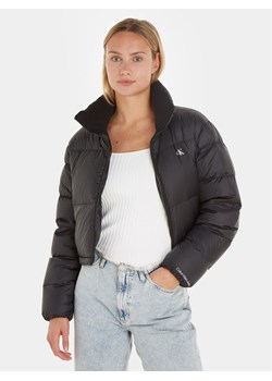 Calvin Klein Jeans Kurtka puchowa J20J221649 Czarny Cropped Fit ze sklepu MODIVO w kategorii Kurtki damskie - zdjęcie 181058762