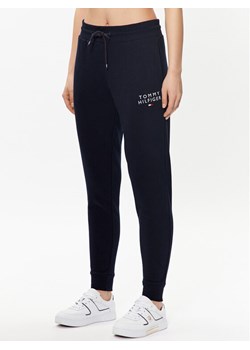 Tommy Hilfiger Spodnie dresowe UW0UW04522 Granatowy Regular Fit ze sklepu MODIVO w kategorii Spodnie damskie - zdjęcie 181058882