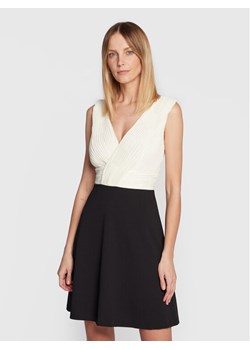 DKNY Sukienka koktajlowa DD2G3058 Kolorowy Regular Fit ze sklepu MODIVO w kategorii Sukienki - zdjęcie 181059393