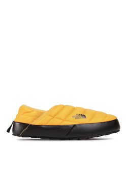 The North Face Kapcie Thermoball Traction Mule V NF0A3UZNZU31 Żółty ze sklepu MODIVO w kategorii Kapcie męskie - zdjęcie 181059714