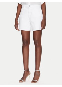 Guess Szorty jeansowe W5GD1A D4T50 Biały Regular Fit ze sklepu MODIVO w kategorii Szorty - zdjęcie 181060540