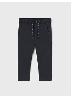 Mayoral Spodnie materiałowe 2525 Granatowy Slim Fit ze sklepu MODIVO w kategorii Spodnie i półśpiochy - zdjęcie 181061642