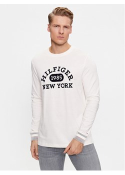 Tommy Hilfiger Longsleeve Collegiate MW0MW32591 Biały Regular Fit ze sklepu MODIVO w kategorii T-shirty męskie - zdjęcie 181062174