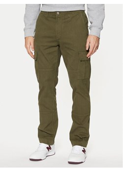Guess Spodnie materiałowe M4BB39 WGC21 Zielony Regular Fit ze sklepu MODIVO w kategorii Spodnie męskie - zdjęcie 181062662