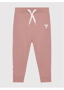 Hummel Spodnie dresowe Apple 214164 Różowy Regular Fit ze sklepu MODIVO w kategorii Spodnie i półśpiochy - zdjęcie 181062671