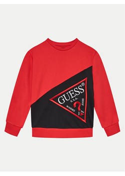 Guess Bluza L4YQ04 KA6R4 Czerwony Regular Fit ze sklepu MODIVO w kategorii Bluzy chłopięce - zdjęcie 181063210