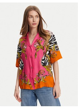 Versace Jeans Couture Koszula 78HAL2P9 Różowy Relaxed Fit ze sklepu MODIVO w kategorii Koszule damskie - zdjęcie 181065063