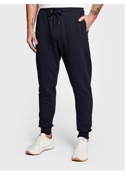 Tommy Hilfiger Spodnie dresowe 1985 MW0MW24521 Granatowy Relaxed Fit ze sklepu MODIVO w kategorii Spodnie męskie - zdjęcie 181065202