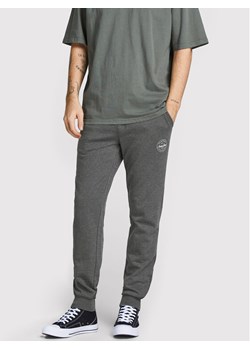 Jack&Jones Spodnie dresowe Gordon 12165322 Szary Regular Fit ze sklepu MODIVO w kategorii Spodnie męskie - zdjęcie 181065564