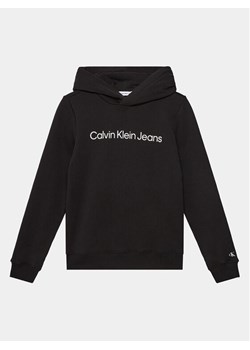 Calvin Klein Jeans Bluza Logo IU0IU00601 D Czarny Regular Fit ze sklepu MODIVO w kategorii Bluzy chłopięce - zdjęcie 181065973