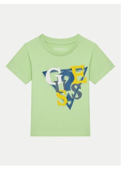 Guess T-Shirt N5GI10 K8HM4 Zielony Regular Fit ze sklepu MODIVO w kategorii T-shirty chłopięce - zdjęcie 181066544