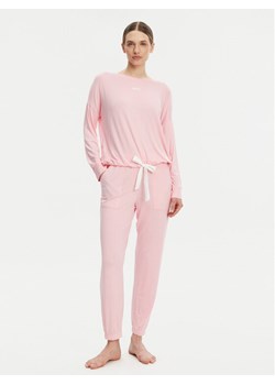 DKNY Piżama YI90044 Różowy Regular Fit ze sklepu MODIVO w kategorii Piżamy damskie - zdjęcie 181066743