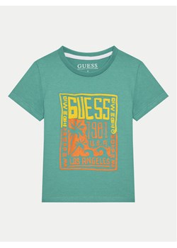 Guess T-Shirt N5GI16 K8HM4 Zielony Regular Fit ze sklepu MODIVO w kategorii T-shirty chłopięce - zdjęcie 181068493