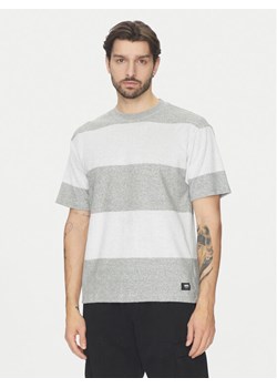 Vans T-Shirt Bergman VN000KUE Szary Regular Fit ze sklepu MODIVO w kategorii T-shirty męskie - zdjęcie 181068503