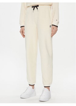 Tommy Hilfiger Spodnie dresowe WW0WW40602 Écru Regular Fit ze sklepu MODIVO w kategorii Spodnie damskie - zdjęcie 181068590