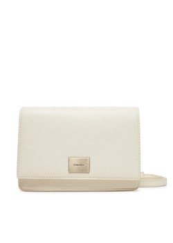 Calvin Klein Torebka Hardware Flap Crossbody K60K612967 Écru ze sklepu MODIVO w kategorii Listonoszki - zdjęcie 181069392