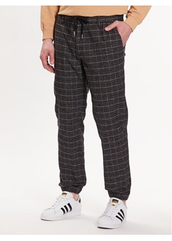 Redefined Rebel Chinosy Romeo 216213 Czarny Chino Fit ze sklepu MODIVO w kategorii Spodnie męskie - zdjęcie 181069414