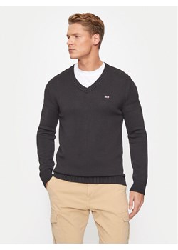 Tommy Jeans Sweter Essential DM0DM19429 Czarny Slim Fit ze sklepu MODIVO w kategorii Swetry męskie - zdjęcie 181070193