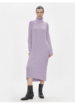 YAS Sukienka dzianinowa Mavi 26028660 Fioletowy Regular Fit ze sklepu MODIVO w kategorii Sukienki - zdjęcie 181070434