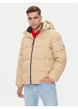 Tommy Jeans Kurtka zimowa Essential DM0DM18487 Beżowy Regular Fit ze sklepu MODIVO w kategorii Kurtki męskie - zdjęcie 181070473