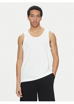 Nike Tank top FD1290 100 Biały Regular Fit ze sklepu MODIVO w kategorii T-shirty męskie - zdjęcie 181070482