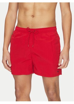Tommy Hilfiger Szorty kąpielowe UM0UM03477 Czerwony Regular Fit ze sklepu MODIVO w kategorii Kąpielówki - zdjęcie 181070642