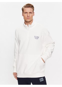 Reebok Bluza Archive Essentials IK6128 Biały Regular Fit ze sklepu MODIVO w kategorii Bluzy męskie - zdjęcie 181070743