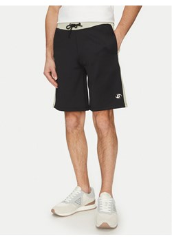Guess Szorty sportowe Z5GD08 KCRU2 Czarny Loose Fit ze sklepu MODIVO w kategorii Spodenki męskie - zdjęcie 181071334