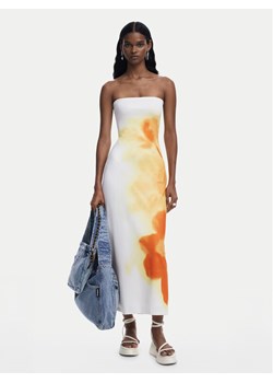 Desigual Sukienka letnia Amberes 25SWVK49 Écru Slim Fit ze sklepu MODIVO w kategorii Sukienki - zdjęcie 181072391