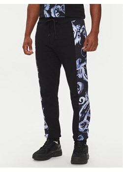 Versace Jeans Couture Spodnie dresowe 77GAA3C0 FS161 Czarny Regular Fit ze sklepu MODIVO w kategorii Spodnie męskie - zdjęcie 181072401