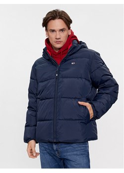 Tommy Jeans Kurtka zimowa Essential DM0DM18487 Granatowy Regular Fit ze sklepu MODIVO w kategorii Kurtki męskie - zdjęcie 181072552