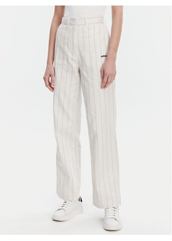 adidas Spodnie materiałowe Pinstripe JJ3483 Biały Regular Fit ze sklepu MODIVO w kategorii Spodnie damskie - zdjęcie 181073030