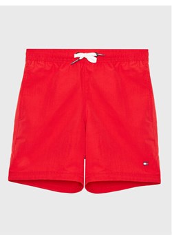 Tommy Hilfiger Szorty kąpielowe UB0UB00482 Czerwony Regular Fit ze sklepu MODIVO w kategorii Kąpielówki chłopięce - zdjęcie 181073450