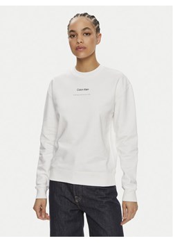 Calvin Klein Bluza Multi Logo K20K207216 Biały Regular Fit ze sklepu MODIVO w kategorii Bluzy damskie - zdjęcie 181073584