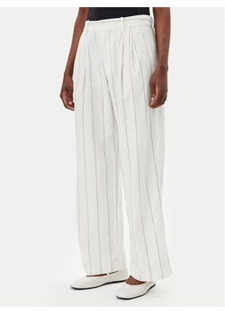 Gap Spodnie materiałowe 713998-01 Écru Wide Leg ze sklepu MODIVO w kategorii Spodnie damskie - zdjęcie 181073840