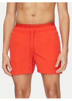 Calvin Klein Swimwear Szorty kąpielowe KM0KM01104 Czerwony Regular Fit ze sklepu MODIVO w kategorii Kąpielówki - zdjęcie 181073890
