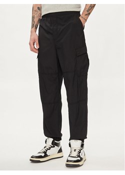 Gap Spodnie materiałowe 487058-00 Czarny Relaxed Fit ze sklepu MODIVO w kategorii Spodnie męskie - zdjęcie 181074664
