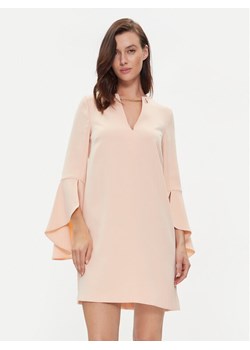 TWINSET Sukienka koktajlowa 241TP2292 Różowy Straight Fit ze sklepu MODIVO w kategorii Sukienki - zdjęcie 181075112