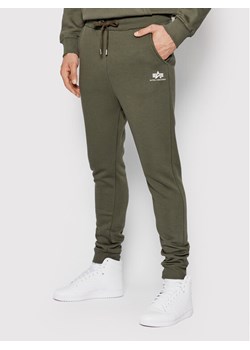 Alpha Industries Spodnie dresowe Basic 116370 Zielony Regular Fit ze sklepu MODIVO w kategorii Spodnie męskie - zdjęcie 181075121