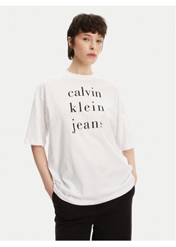 Calvin Klein Jeans T-Shirt LV047B827G Biały Relaxed Fit ze sklepu MODIVO w kategorii Bluzki damskie - zdjęcie 181075494