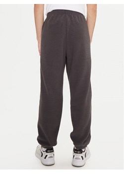 Champion Spodnie dresowe 220419 Szary Regular Fit ze sklepu MODIVO w kategorii Spodnie męskie - zdjęcie 181075582