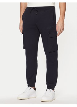 Guess Spodnie dresowe Z4YB08 K9V31 Granatowy Regular Fit ze sklepu MODIVO w kategorii Spodnie męskie - zdjęcie 181075843