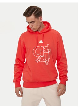 adidas Bluza Graphic Print IS1991 Czerwony Regular Fit ze sklepu MODIVO w kategorii Bluzy męskie - zdjęcie 181076882