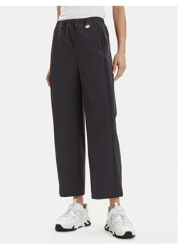 Champion Spodnie materiałowe 117110 Szary Relaxed Fit ze sklepu MODIVO w kategorii Spodnie damskie - zdjęcie 181077031