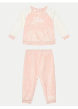 Guess Dres A4BG13 WFRS0 Różowy Regular Fit ze sklepu MODIVO w kategorii Dresy dziewczęce - zdjęcie 181077364