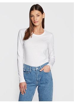 Calvin Klein Bluzka Smooth K20K205337 Biały Regular Fit ze sklepu MODIVO w kategorii Bluzki damskie - zdjęcie 181077913
